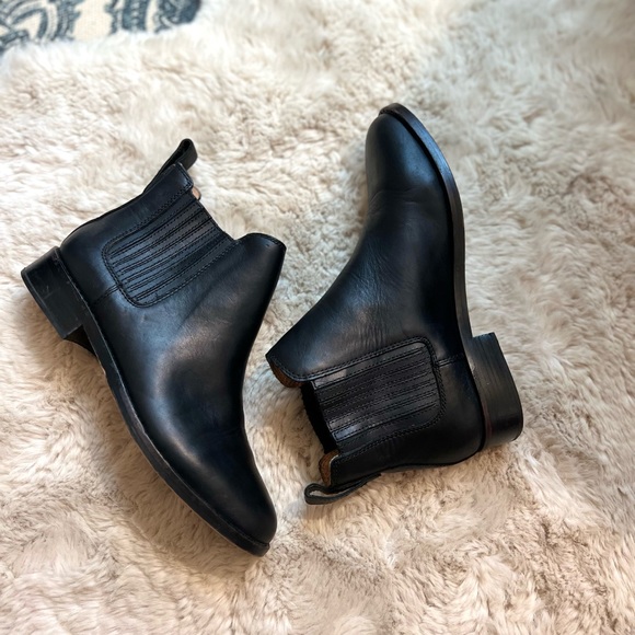 Madewell The Ainsley Chelsea Boot
J8295 leather size 6 - Picture 6 of 15